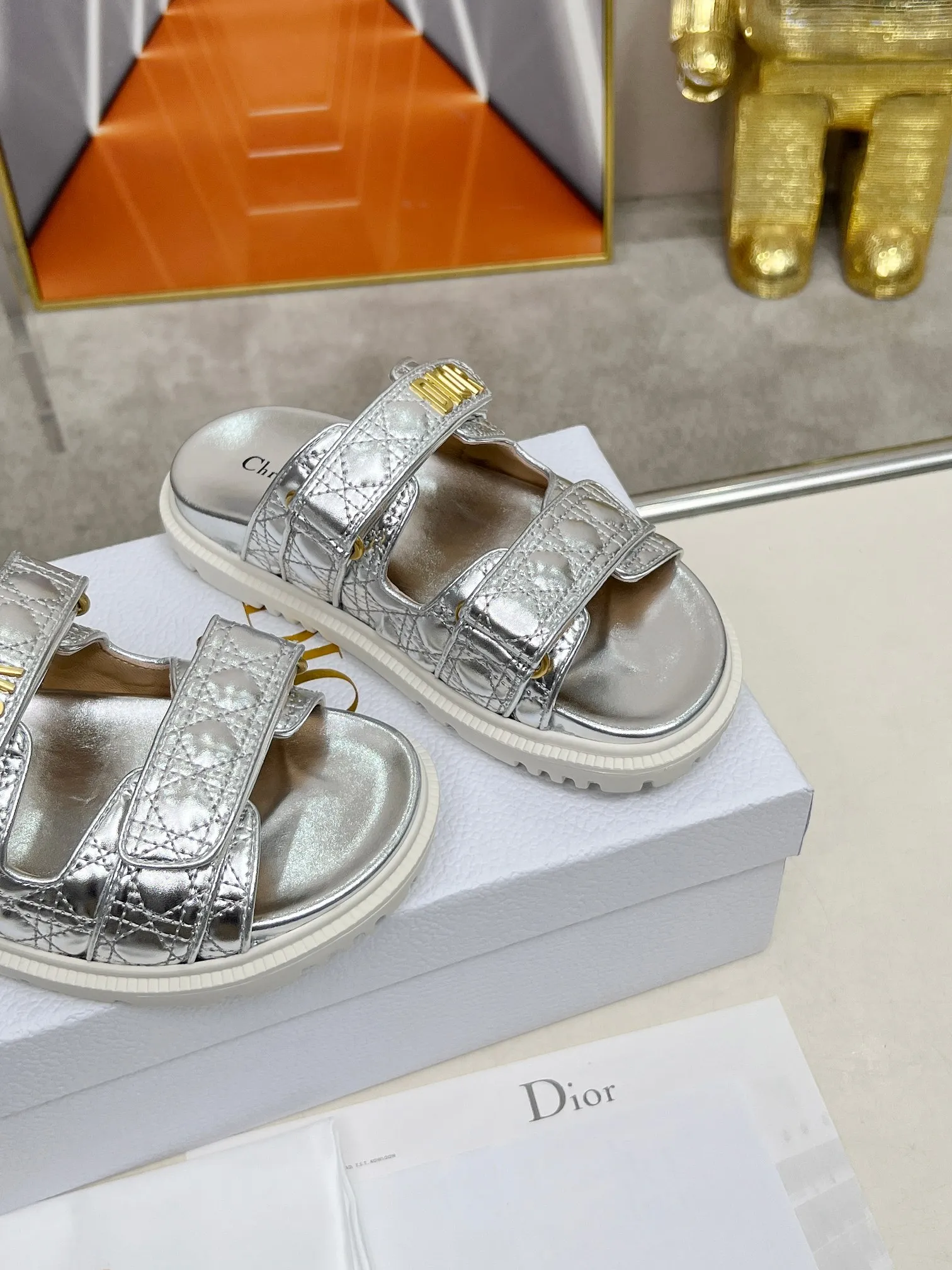 👟👟Ex-factory price 500👟👟Dior👏👏new classic style. 🔥Purchasing-level qualityThe most popular thick-soled sandals in foreign counters. Upper➕Inside: original customized material, original mold opening of sole 1.1 (lightweight, code number 35-40 (41/42 can be customized)